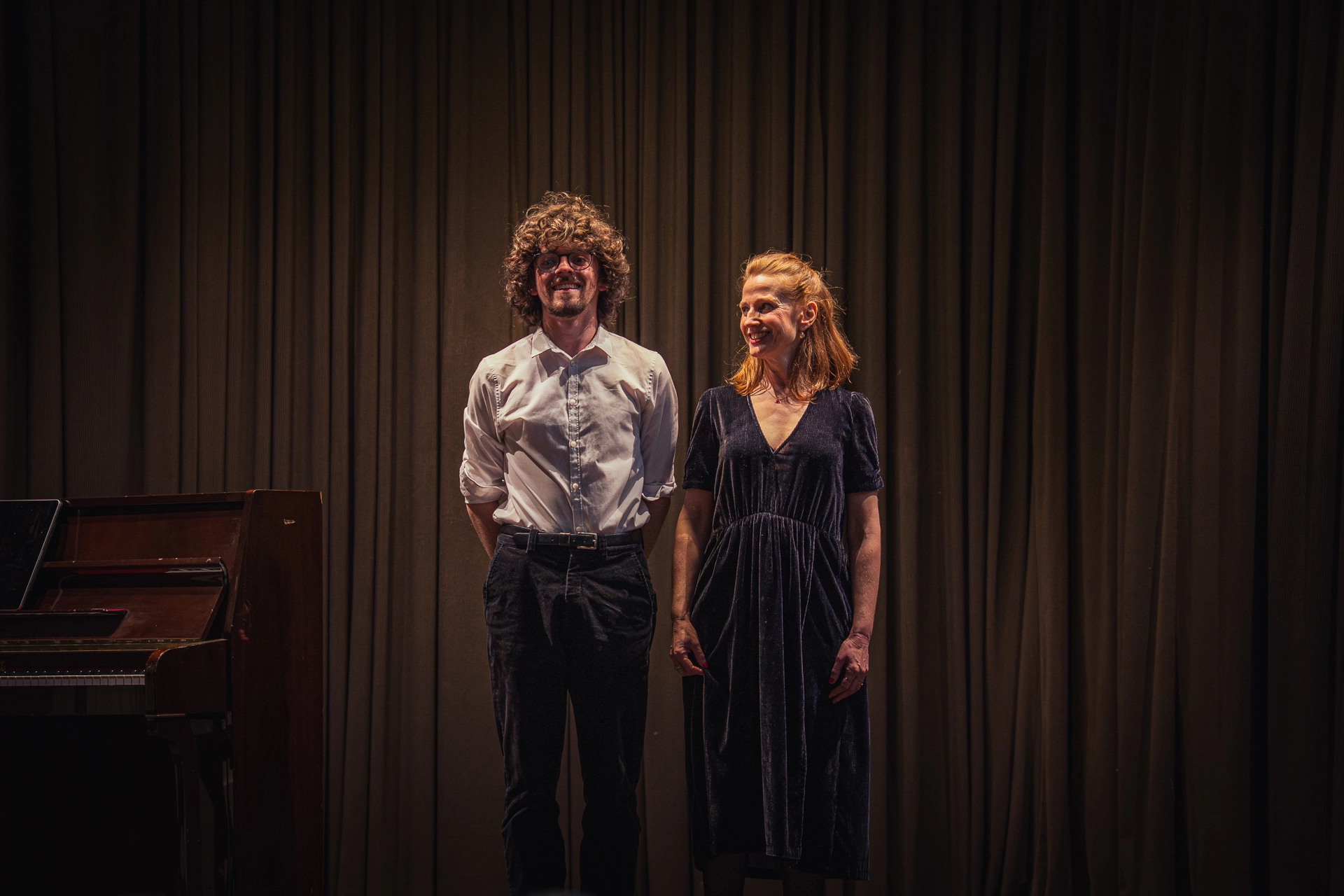 Anthony Mounier et Adeline Dumont Andreas saluant à la fin du concert