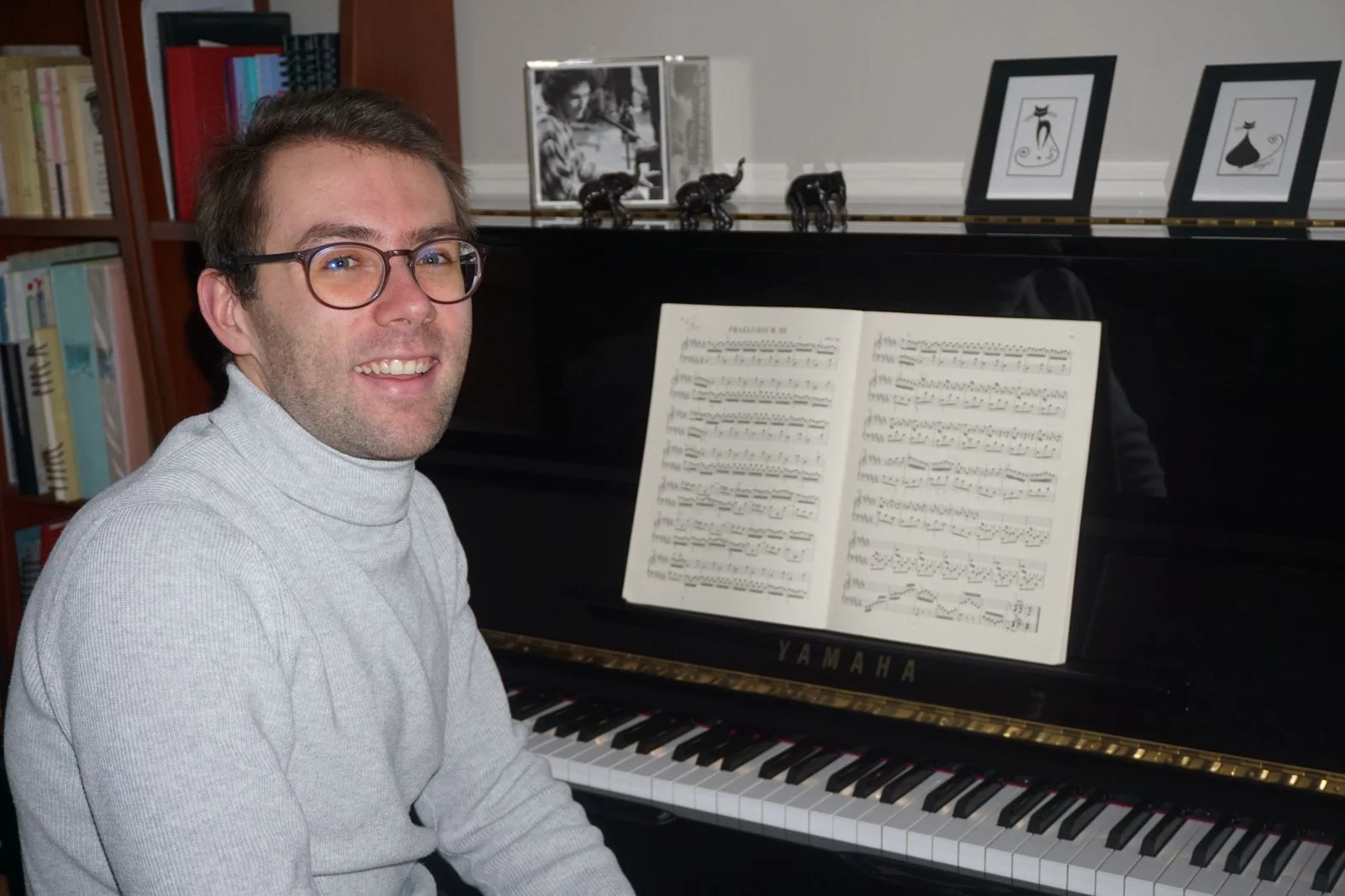 Robin Dardel devant son piano