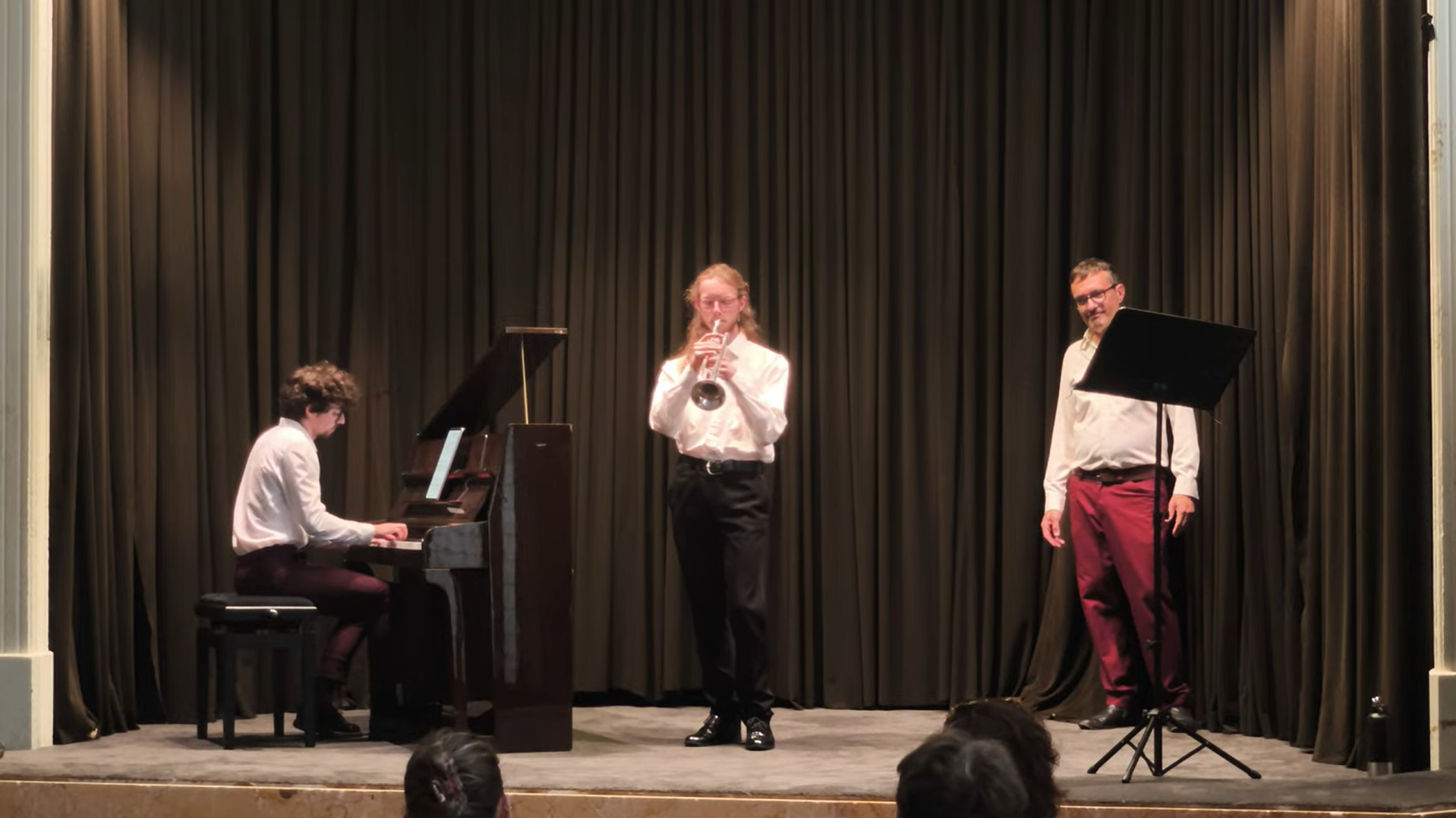 Anthony Mounier au piano avec Olivier Bonnin Baryton et Guillaume Veyrac à la trompette pour une reprise de voyage voyage de desireless